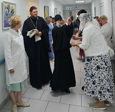 В Яблочный Спас митрополит Иосиф посетил паллиативное отделение в Шуе